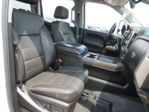 Used 2019 GMC Sierra 2500 Denali w/ Duramax Plus Package AWD/4WD image 26