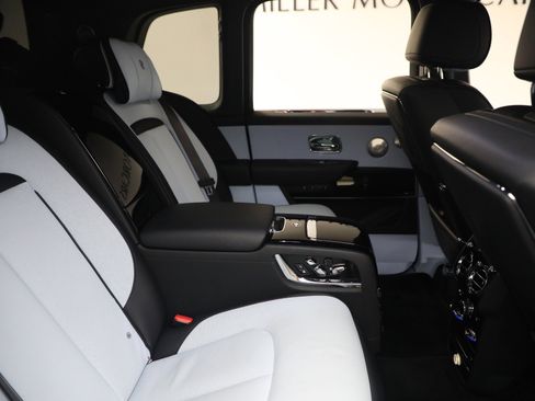 Certified 2022 Rolls-Royce Cullinan w/ Dark Exterior Package image 21
