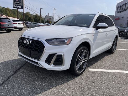 Used 2025 Audi Q5 e Premium Plus w/ Premium Plus Package image 3