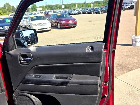 Used 2014 Jeep Patriot Latitude image 16