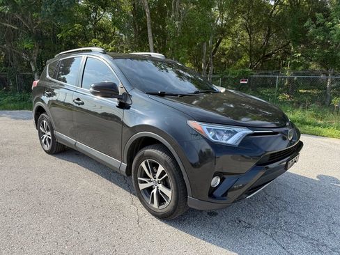 Used 2018 Toyota RAV4 XLE AWD/4WD image 3