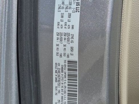 Used 2015 Chrysler Town & Country LX FWD image 25