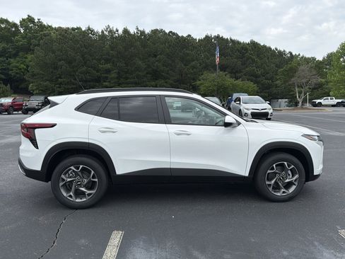 New 2026 Chevrolet Trax LT w/ LT Convenience Package FWD image 4