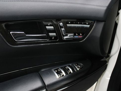 Used 2012 Mercedes-Benz CL 550 4MATIC image 25