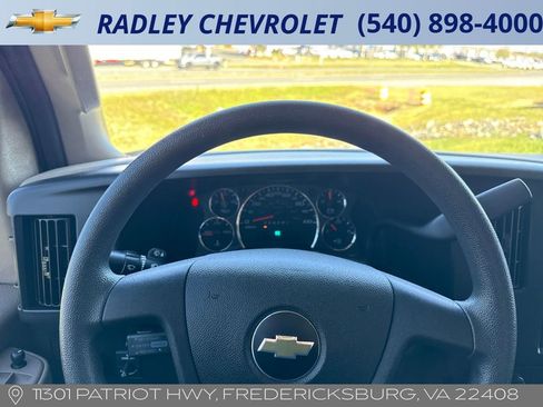 Used 2022 Chevrolet Express 2500 Extended RWD image 6
