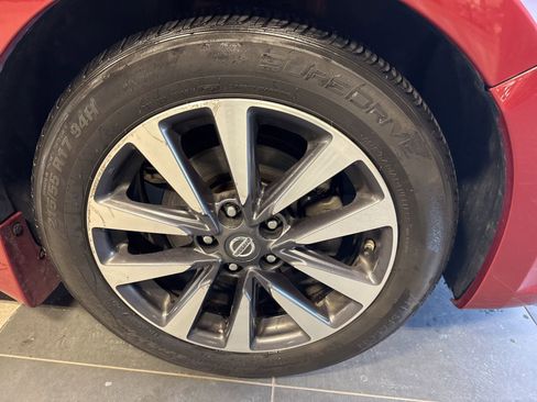 Used 2017 Nissan Altima 2.5 SV w/ Interior Lighting Package image 13