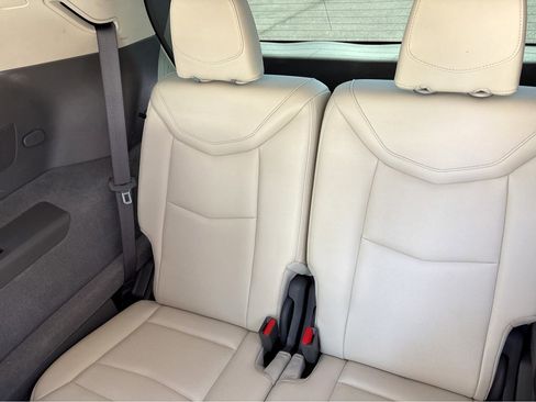 Used 2022 Cadillac XT6 Premium Luxury AWD/4WD image 36