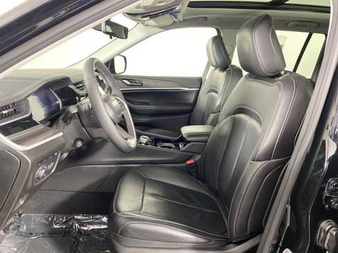 Used 2022 Jeep Grand Cherokee Limited 4xe w/ Luxury Tech Group II image 16