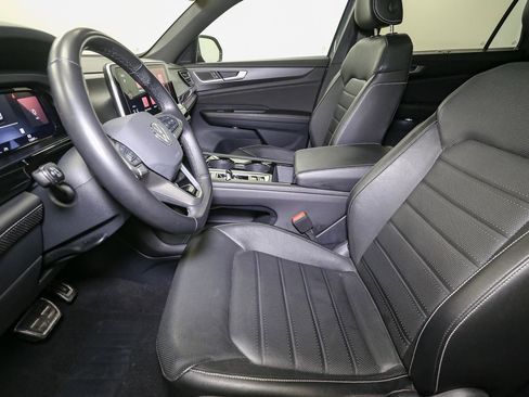 Used 2025 Volkswagen Atlas Cross Sport SEL R-Line image 46