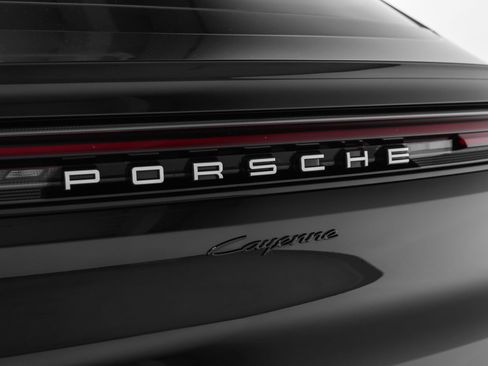 Certified 2024 Porsche Cayenne Coupe AWD/4WD image 19