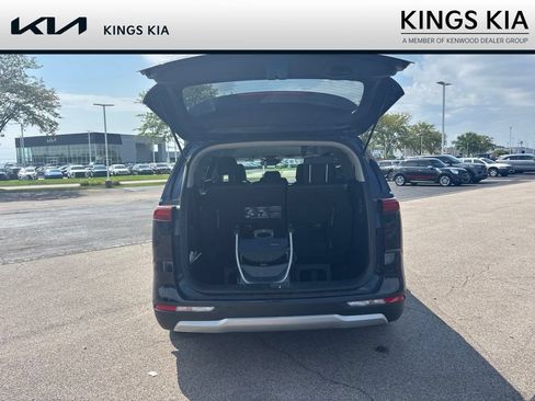 Used 2024 Kia Carnival LX FWD image 8