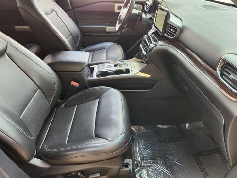 Used 2022 Ford Explorer Limited w/ Equipment Group 301A RWD image 16