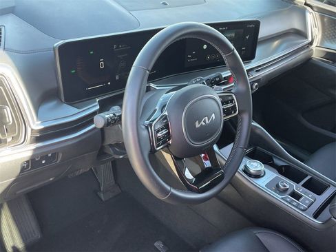 Certified 2025 Kia Sorento EX image 17