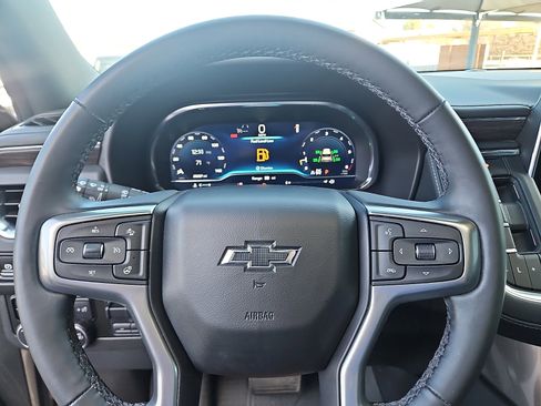 Used 2024 Chevrolet Suburban Z71 w/ Luxury Package image 13