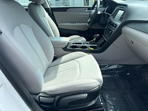 Used 2017 Hyundai Sonata SE FWD image 12