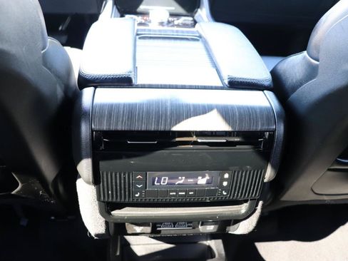 Used 2024 Jeep Wagoneer Series III AWD/4WD image 22