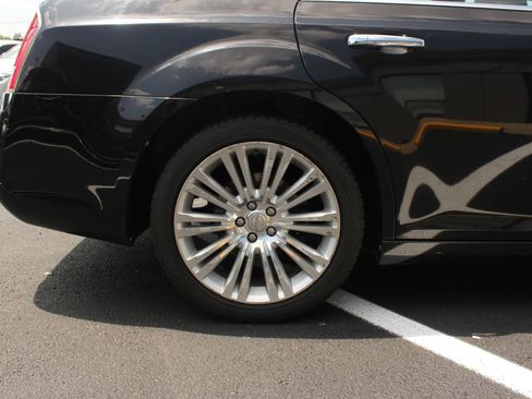 Used 2011 Chrysler 300 Limited RWD image 9