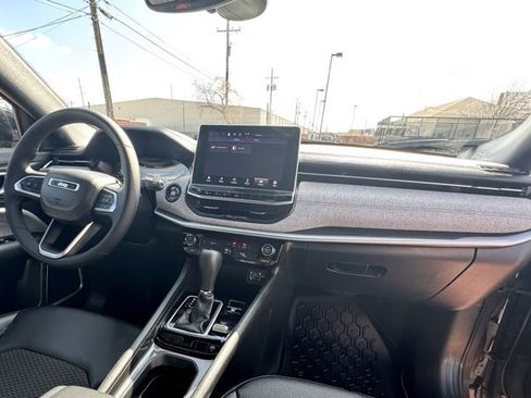 Used 2024 Jeep Compass Latitude image 13