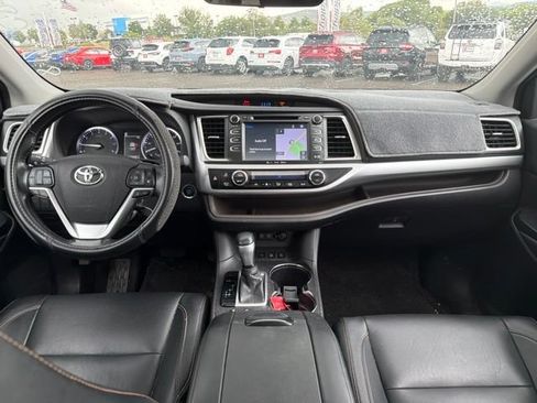 Certified 2018 Toyota Highlander XLE AWD/4WD image 10