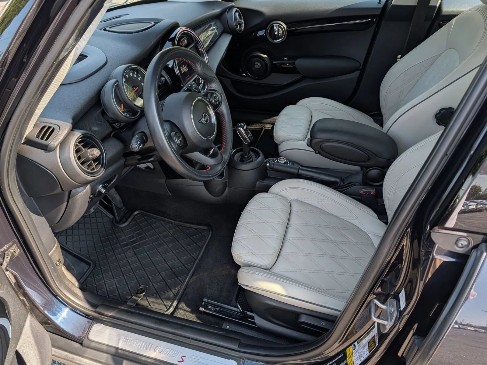 Used 2020 MINI Cooper S FWD image 9