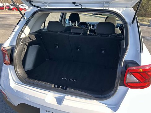 Used 2023 Hyundai Venue SEL image 13