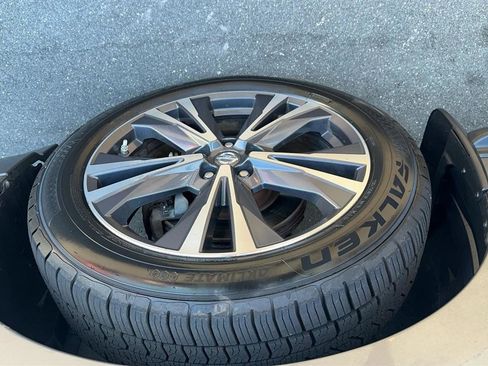 Used 2017 Nissan Pathfinder Platinum w/ Family Entertainment Package image 35