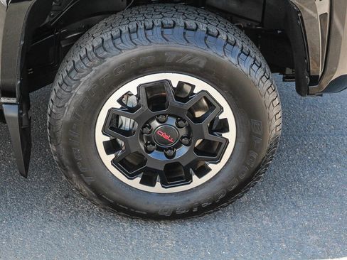 Used 2025 Toyota Tacoma SR5 AWD/4WD image 29
