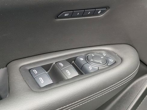 Used 2025 Cadillac XT6 Premium Luxury image 10