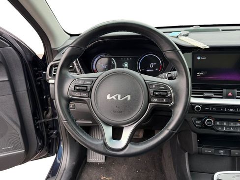Used 2022 Kia Niro EX Premium image 12