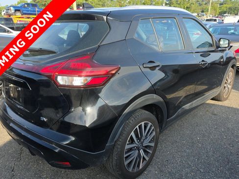 Used 2021 Nissan Kicks SV FWD image 3