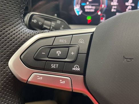 New 2026 Volkswagen Tiguan SE R-Line AWD/4WD image 19