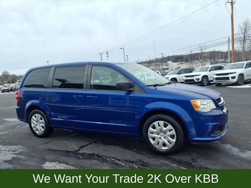 Used 2018 Dodge Grand Caravan SE w/ UConnect Hands-Free Group image 7