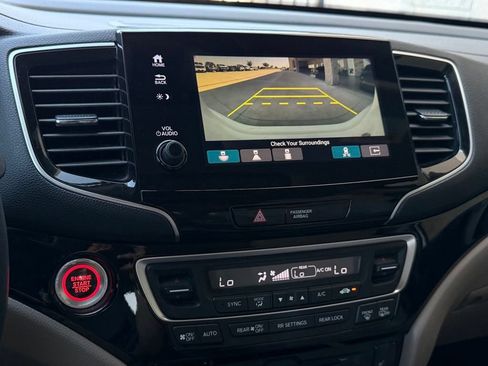 Used 2021 Honda Pilot Touring image 6