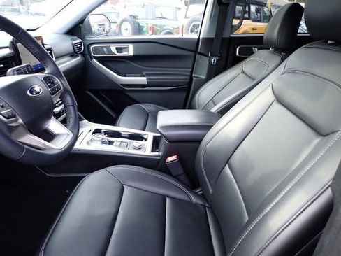 Used 2023 Ford Explorer XLT w/ Equipment Group 202A image 10