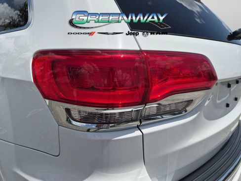 Used 2017 Jeep Grand Cherokee Overland RWD image 6