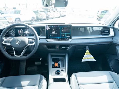 New 2026 Volkswagen Tiguan SE FWD image 32