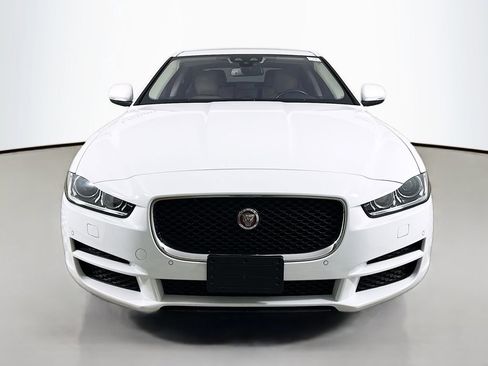 Used 2017 Jaguar XE Premium image 2