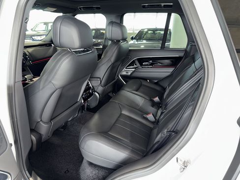 Used 2024 Land Rover Range Rover SE AWD/4WD image 17