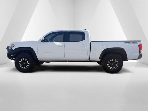 Used 2017 Toyota Tacoma TRD Off-Road w/ Tow Package image 4