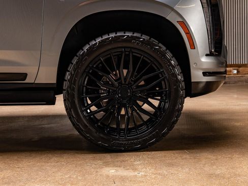 Used 2025 Cadillac Escalade Sport Platinum w/ LPO, ONYX Package AWD/4WD image 12