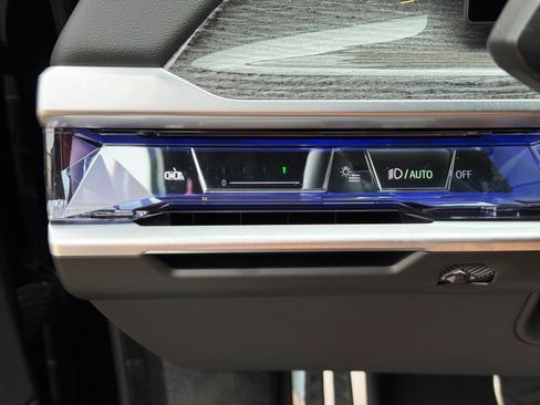 Used 2023 BMW 740i RWD image 19