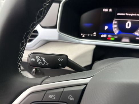 New 2025 Volkswagen Taos SE image 21