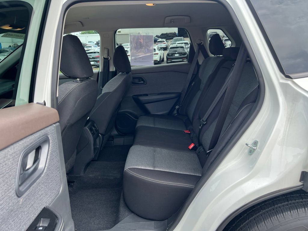 Used 2022 Nissan Rogue S FWD image 9