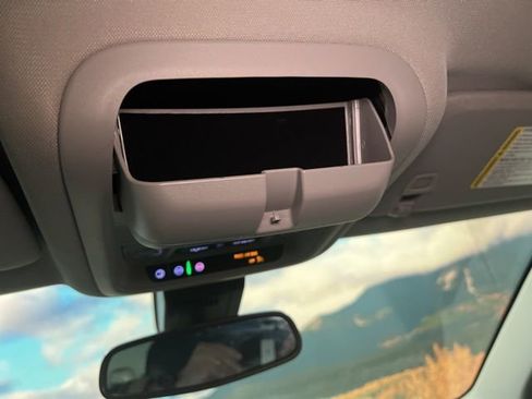 Used 2024 GMC Terrain SLT image 45