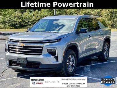 Used 2025 Chevrolet Traverse LT