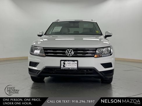 Used 2021 Volkswagen Tiguan SE w/ Panoramic Sunroof Package image 2