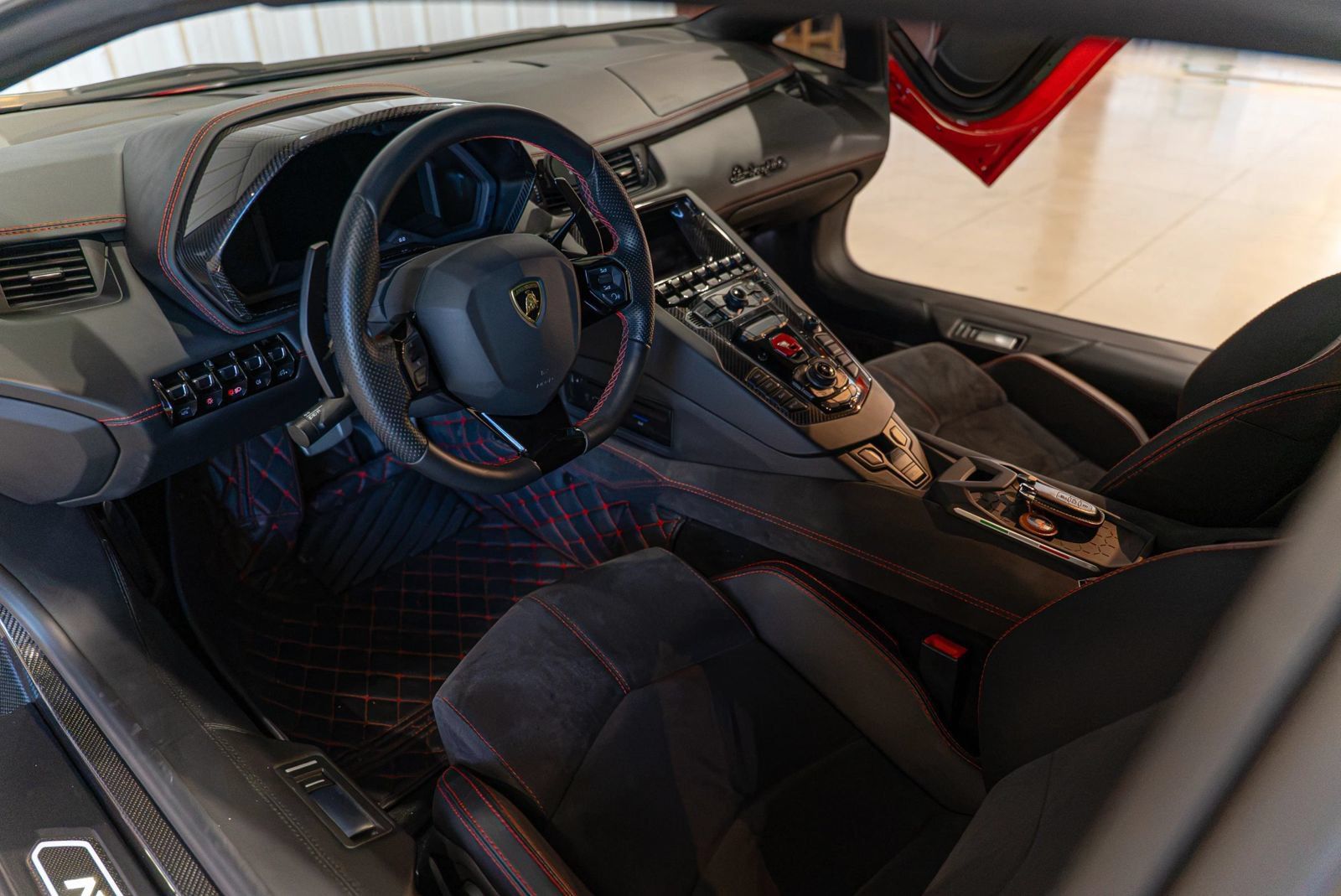 Used 2018 Lamborghini Aventador S AWD/4WD image 40