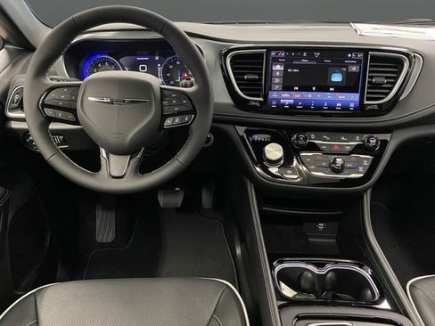 New 2026 Chrysler Pacifica Limited w/ S Appearance Package AWD/4WD image 5