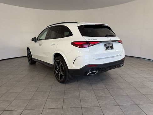 Used 2024 Mercedes-Benz GLC 300 4MATIC image 3
