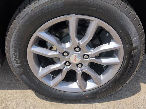 Used 2024 GMC Terrain SLT FWD image 7
